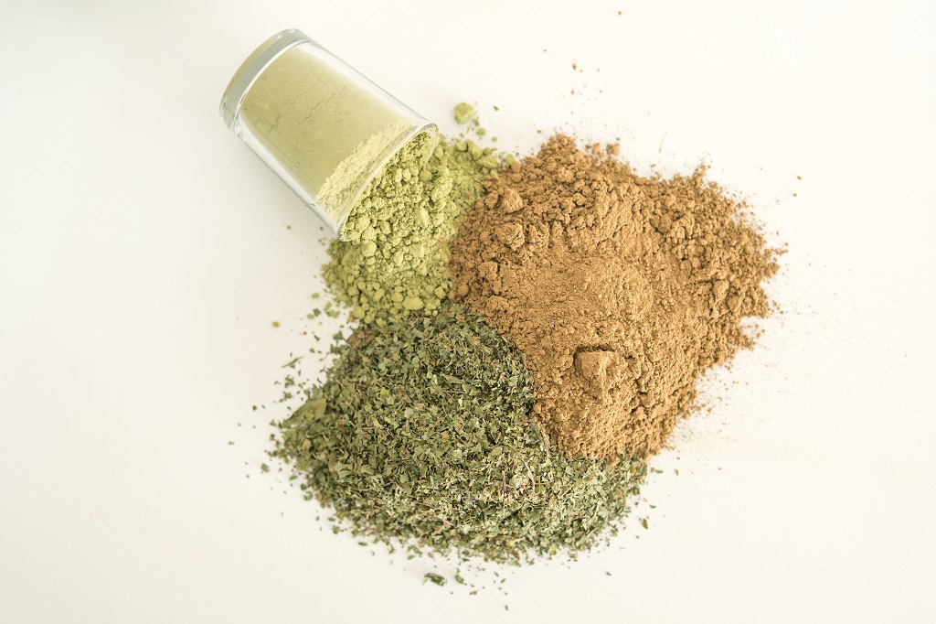 Mixing Kratom Strains at Home: Guide to Kratom Blends
